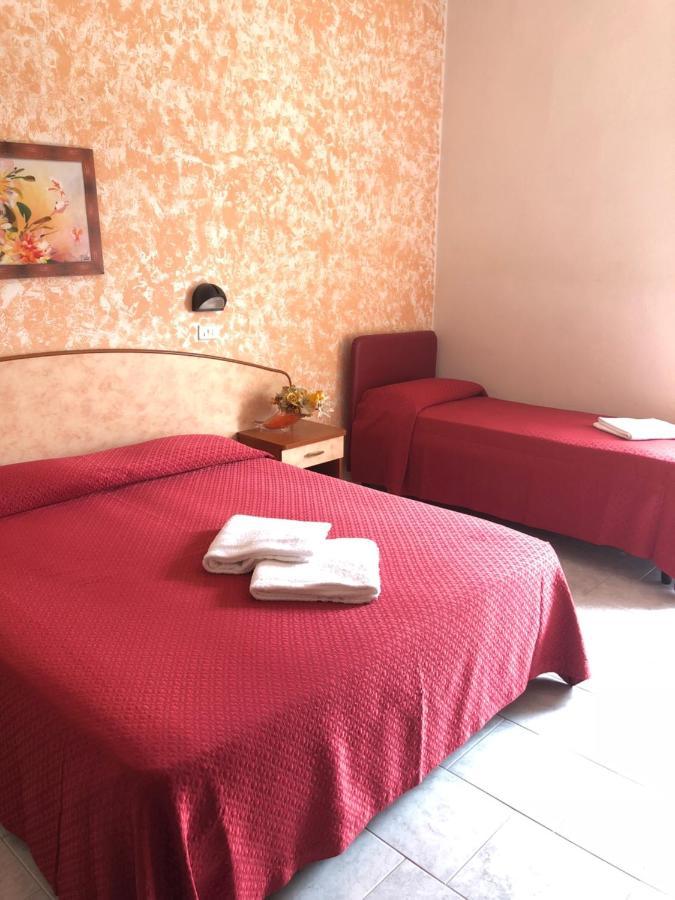 Hotel Serenella Vintage Римини Екстериор снимка